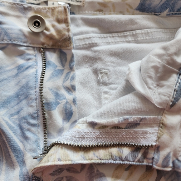 Charlie B tropical floral white jeans, size 4 - Picture 8 of 14